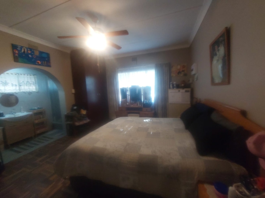 4 Bedroom Property for Sale in Oos Einde North West